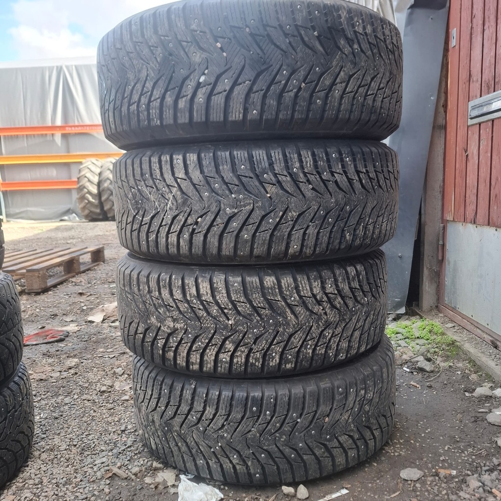 225/55R17 101T Kumho WinterCraft Ice WI31 Käytetty nastarengas 8,5-9mm DOT-20
