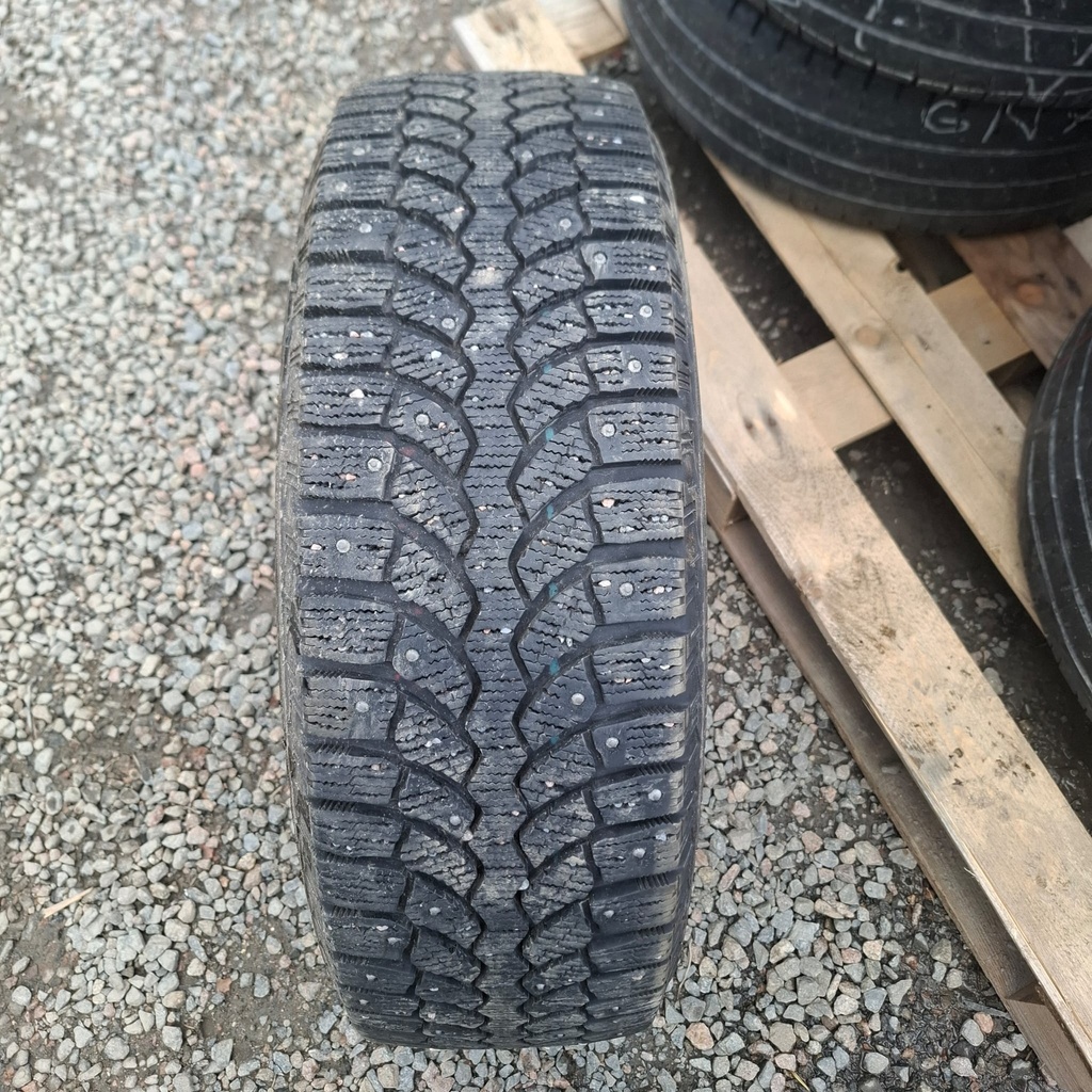 195/65R15 95T Bridgestone Blizzak Spike-01 Käytetty nastarengas 8,5mm DOT-15