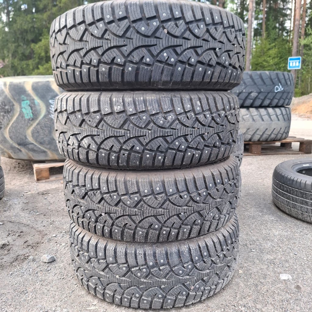 215/55R16 97H XL Sunny Winter-Grip Käytetty nastarengas 9mm DOT-12