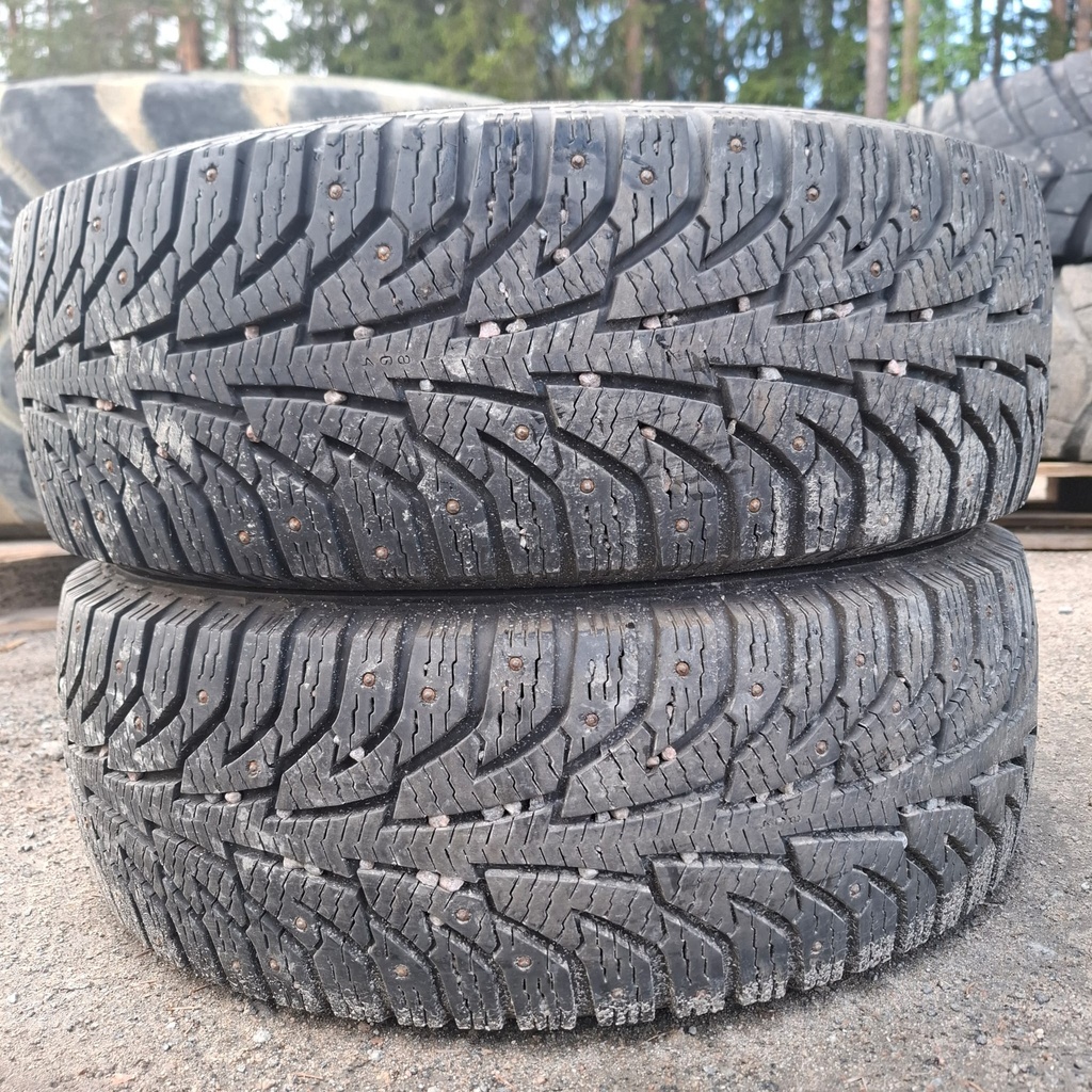 225/70R15C 112/110R Nokian Hakkapeliitta C Käytetty nastarengas 8,5-9mm DOT-08