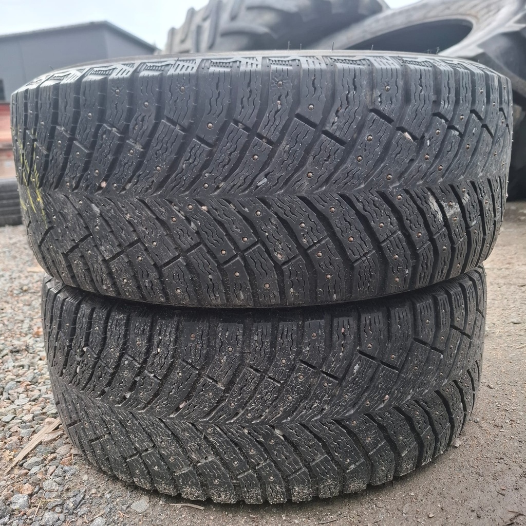 215/50R17 95T Michelin X-Ice North 4 Käytetty nastarengas 7mm DOT-19