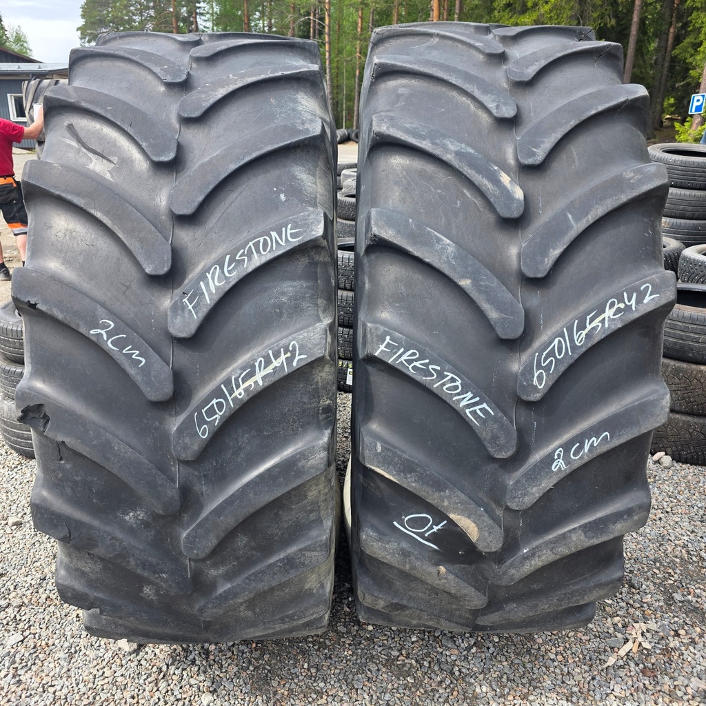 650/65R42 158A8/B FIRESTONE RADIAL 9000 Käytetty rengas 20mm (Vanhat, Korjattu, Kuivumaa, Vain levike käyttöön, Asennus sisärenkalla)