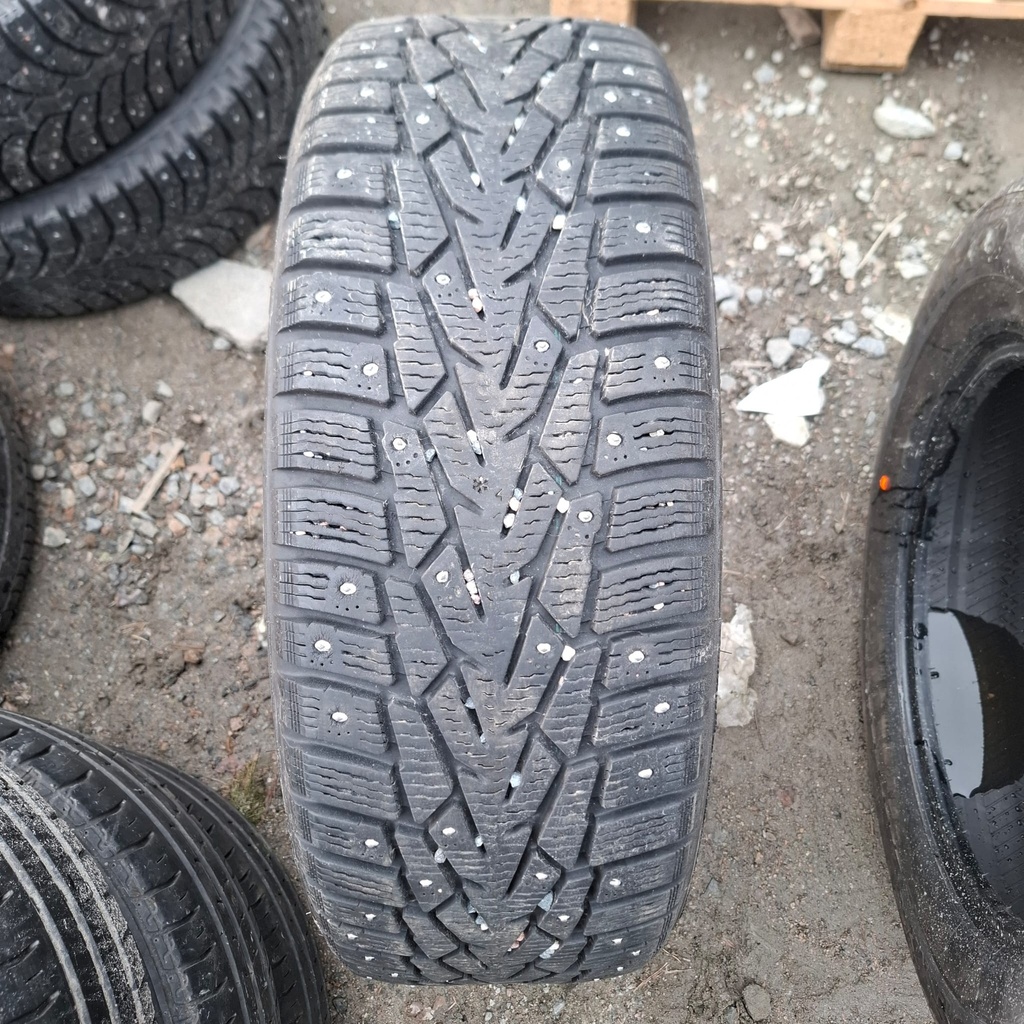 215/65R16 102T XL Nokian Hakkapeliitta 7 Käytetty nastarengas 6,5mm DOT-16