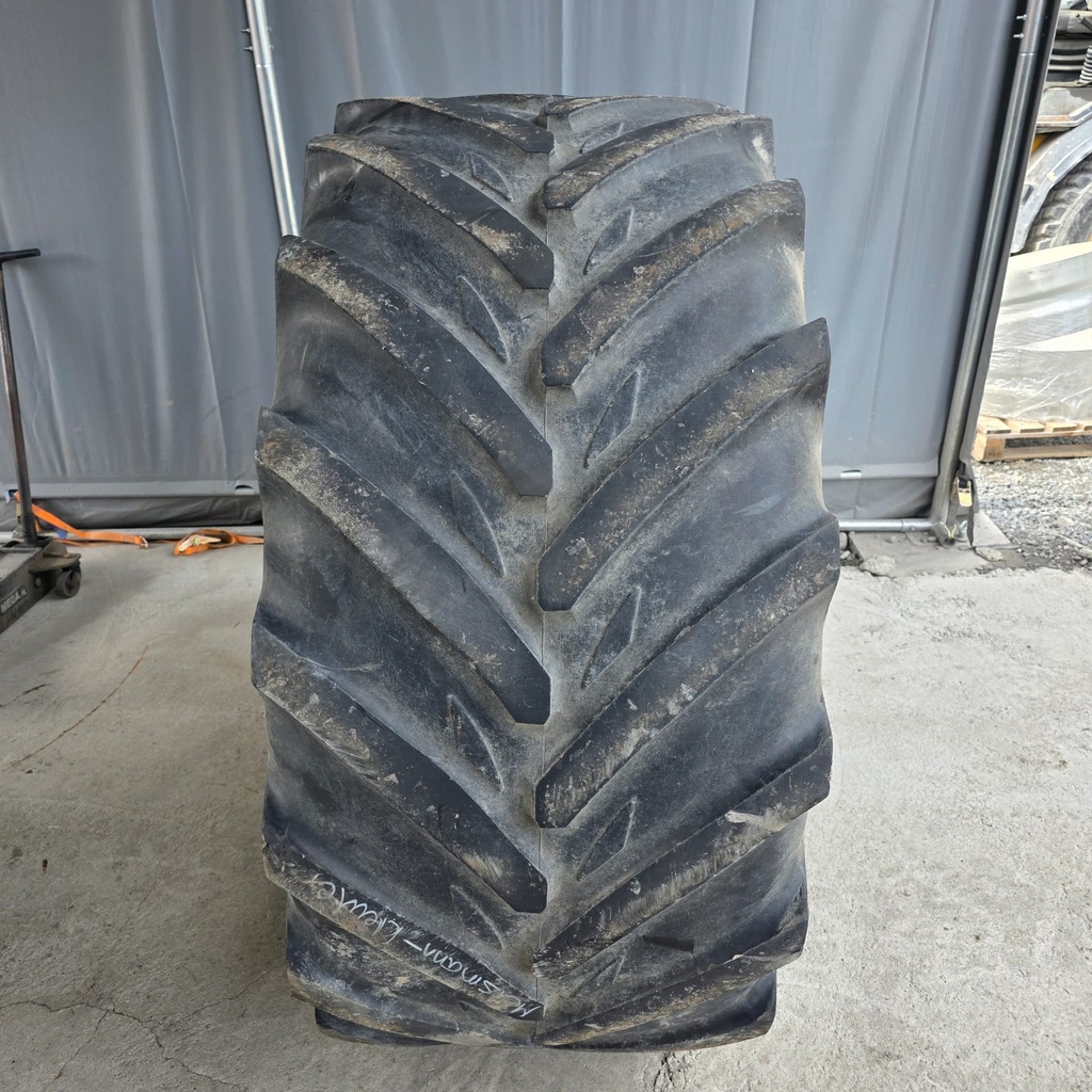 VF600/60R30 147D MICHELIN XEOBIB Käytetty rengas DOT-12 17mm Tubeless (Vähän laitakulunut, korjattu)