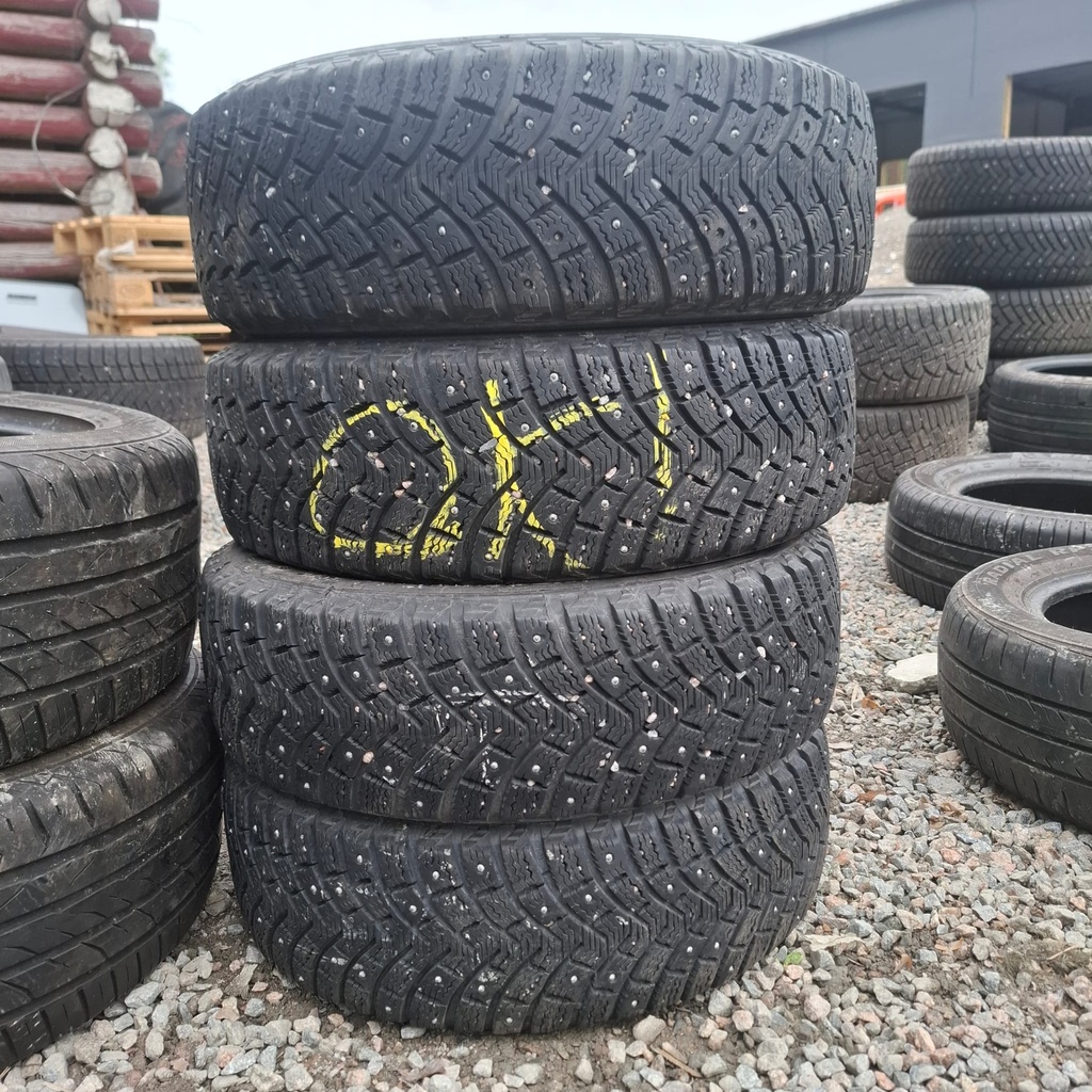 175/65R14 86T Michelin X-Ice North XIN2 Käytetty nastarengas 7,5-8mm DOT-11 ja -13(yhdestä renkaasta lähtenyt nastoja)