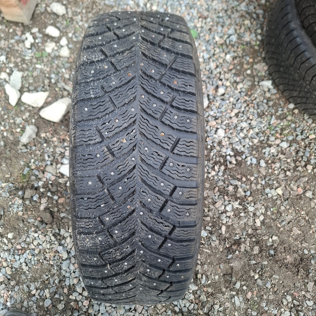 195/65R15 95T XL Michelin X-Ice North 4 Käytetty nastarengas 7,5mm DOT-18