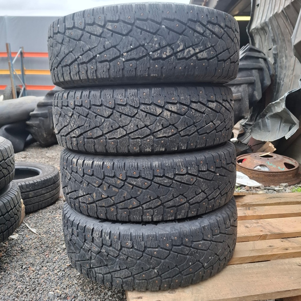 195/70R15C 104/102R Nokian Hakkapeliitta C3 Käytetty nastarengas 6,5-7,5mm DOT-15