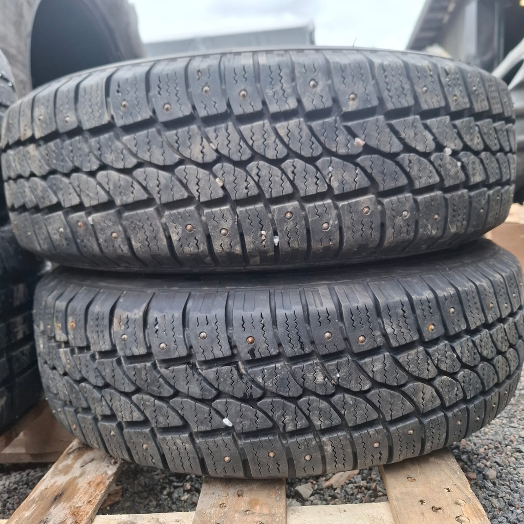 195/70R15C 104/102R Tigar CargoSpeed Winter Käytetty nastarengas 8mm DOT-18