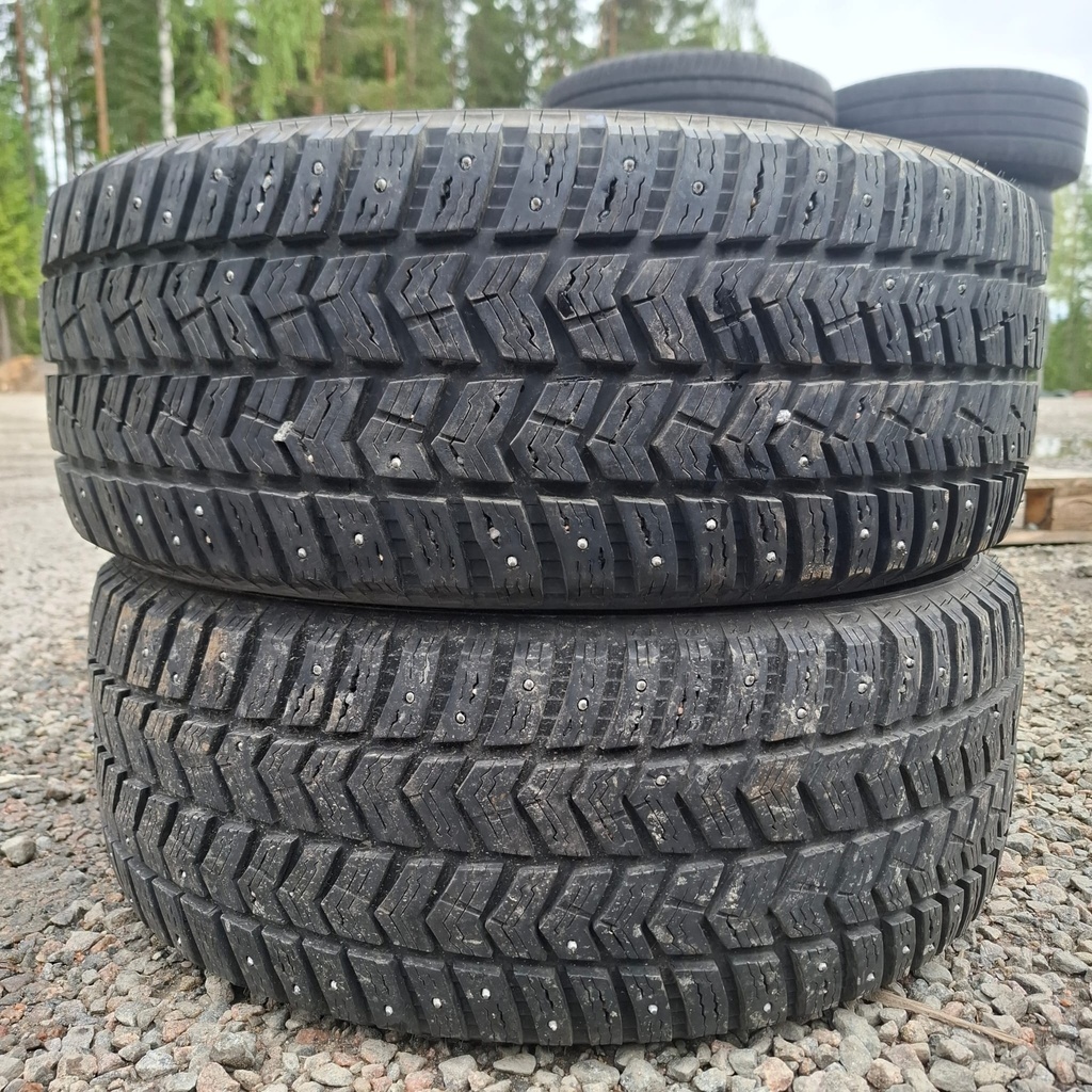 225/55R16 95T Vredestein Arctic Käytetty nastarengas 7-8,5mm DOT-12