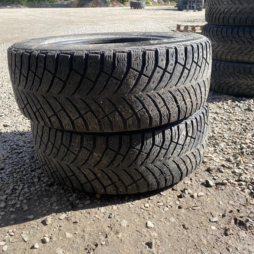 205/60R16 96T Michelin X-ICE NORTH 4 Käytetty nastarengas 6-6,5mm DOT-20