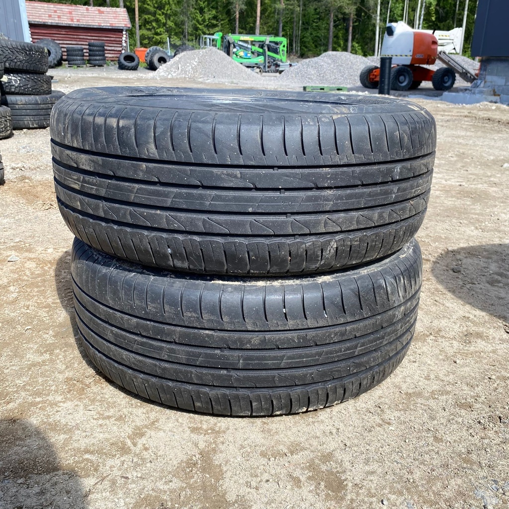 215/55R17 98W Nokian Hakka Blue 3 Käytetty kesärengas 4,5-5mm DOT-23