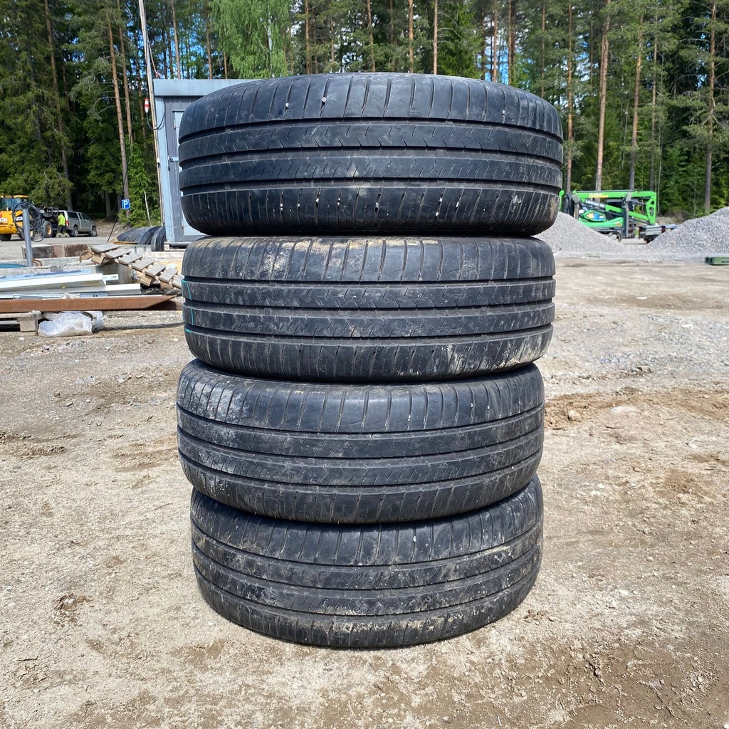 215/60R16 99H Maxxis Mecotra 3 Käytetty kesärengas 5,5-6mm DOT-21