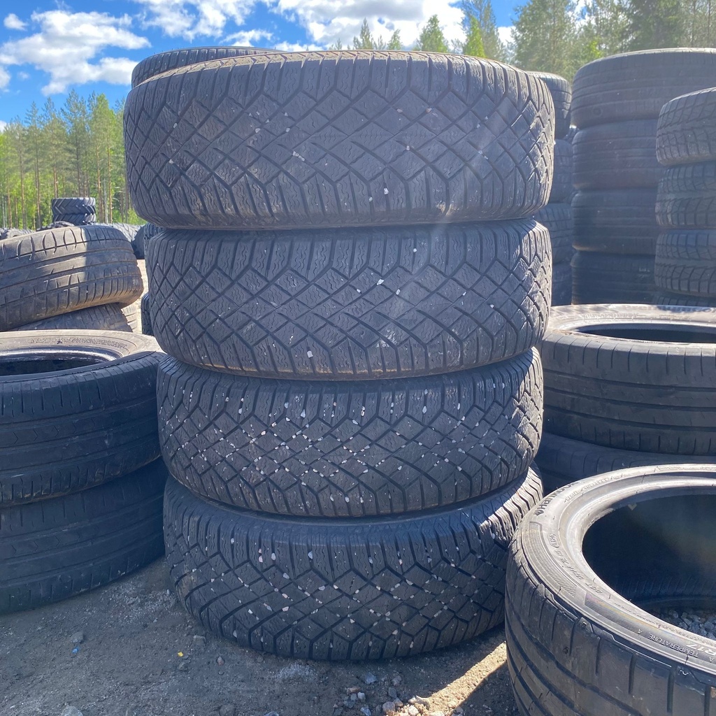 195/65R15 95T Continental VikingContact 7 Käytetty kitkarengas 5,5-7mm DOT-18