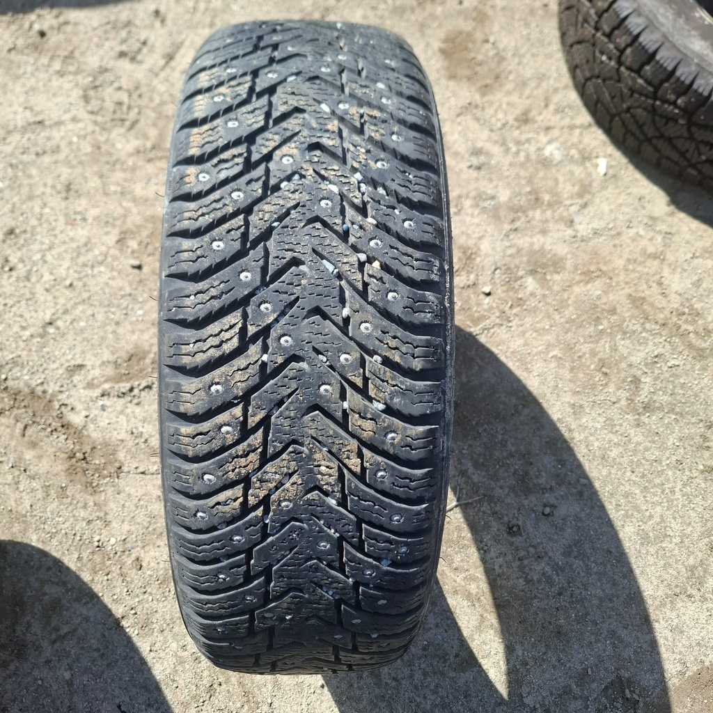 185/60R15 88T XL Nokian Hakkapeliitta 8 Käytetty nastarengas 7mm DOT-16