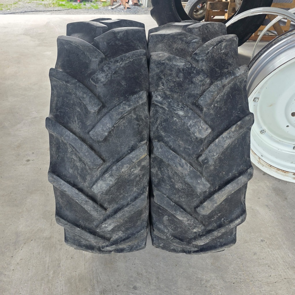 340/85R24 (13.6R24) 125A8/122B CONTINENTAL AC85 Käytetty rengas DOT-08  22mm (Renkaissa kuivumaa, Asennus sisärenkailla, Epätasaisesti kulunut, EI TAKUUTA)