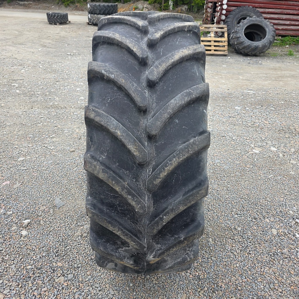 600/65R38 153A8 FIRESTONE RADIAL 9000  Käytetty rengas 40mm Tubeless (Vanha, Pientä kuivumaa)