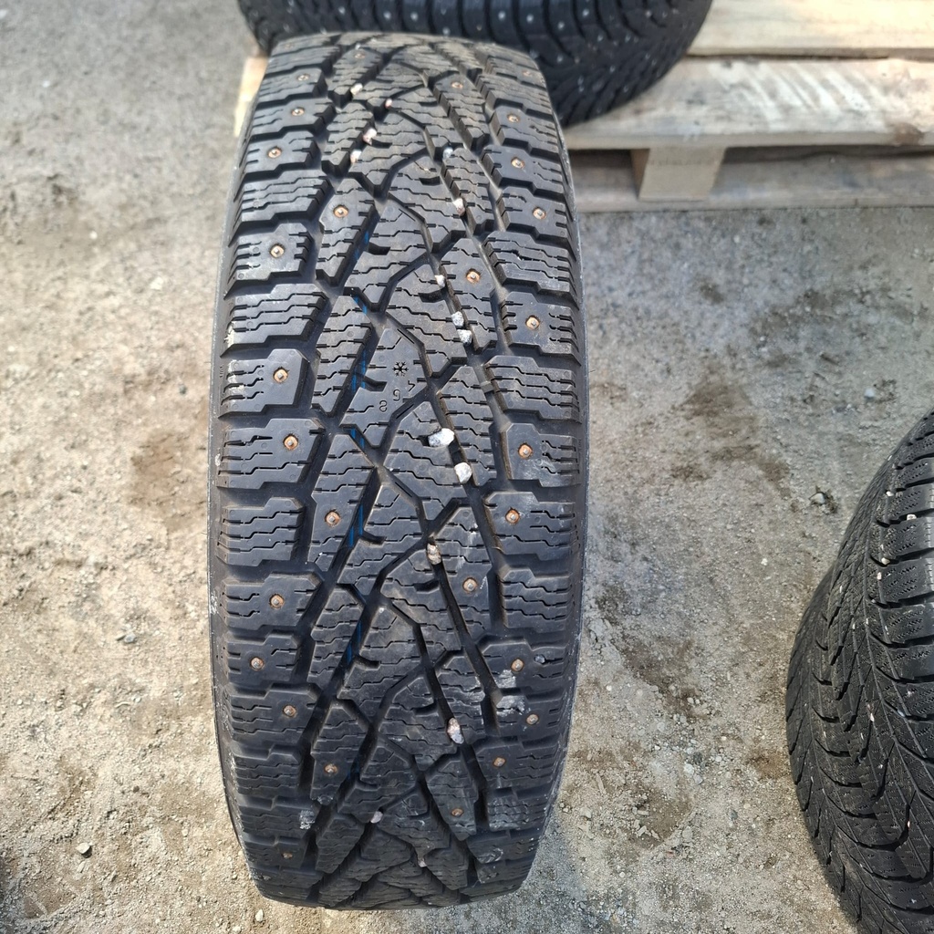 195/70R15C 104/102R Nokian Hakkapeliitta C3 Käytetty nastarengas 10mm DOT-15