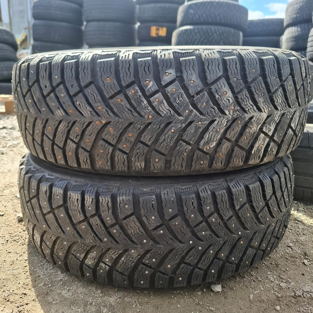 185/65R15 92T XL Michelin X-Ice North 4 Käytetty nastarengas 6-7mm DOT-18