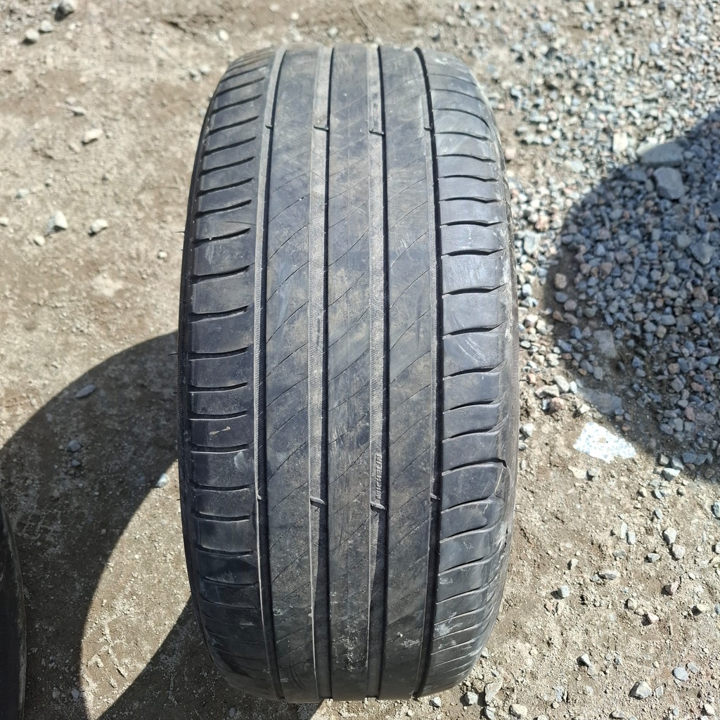 235/45R18 98Y XL Michelin Primacy 4 Käytetty kesärengas 4,5mm DOT-22
