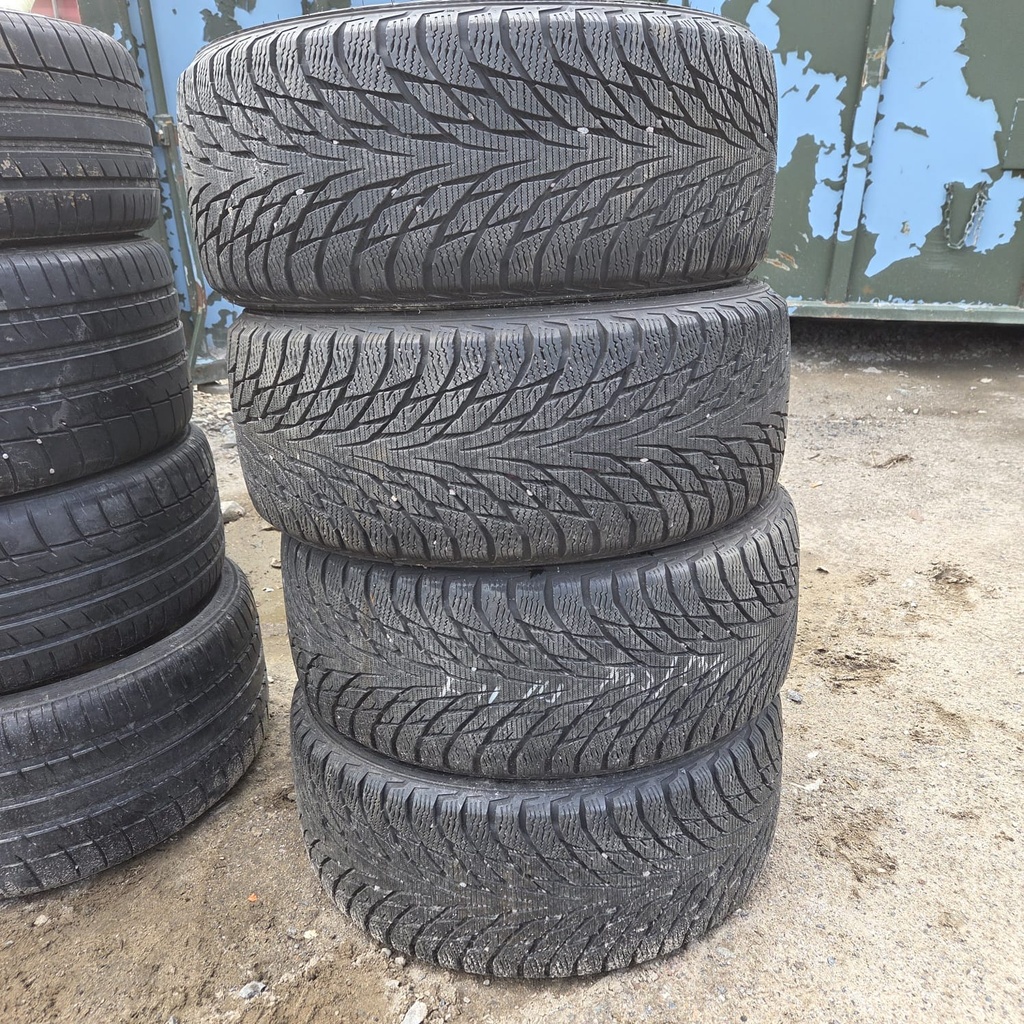 245/40R19 98R XL Nokian Hakkapeliitta R2 Käytetty kitkarengas 7-8mm DOT-16