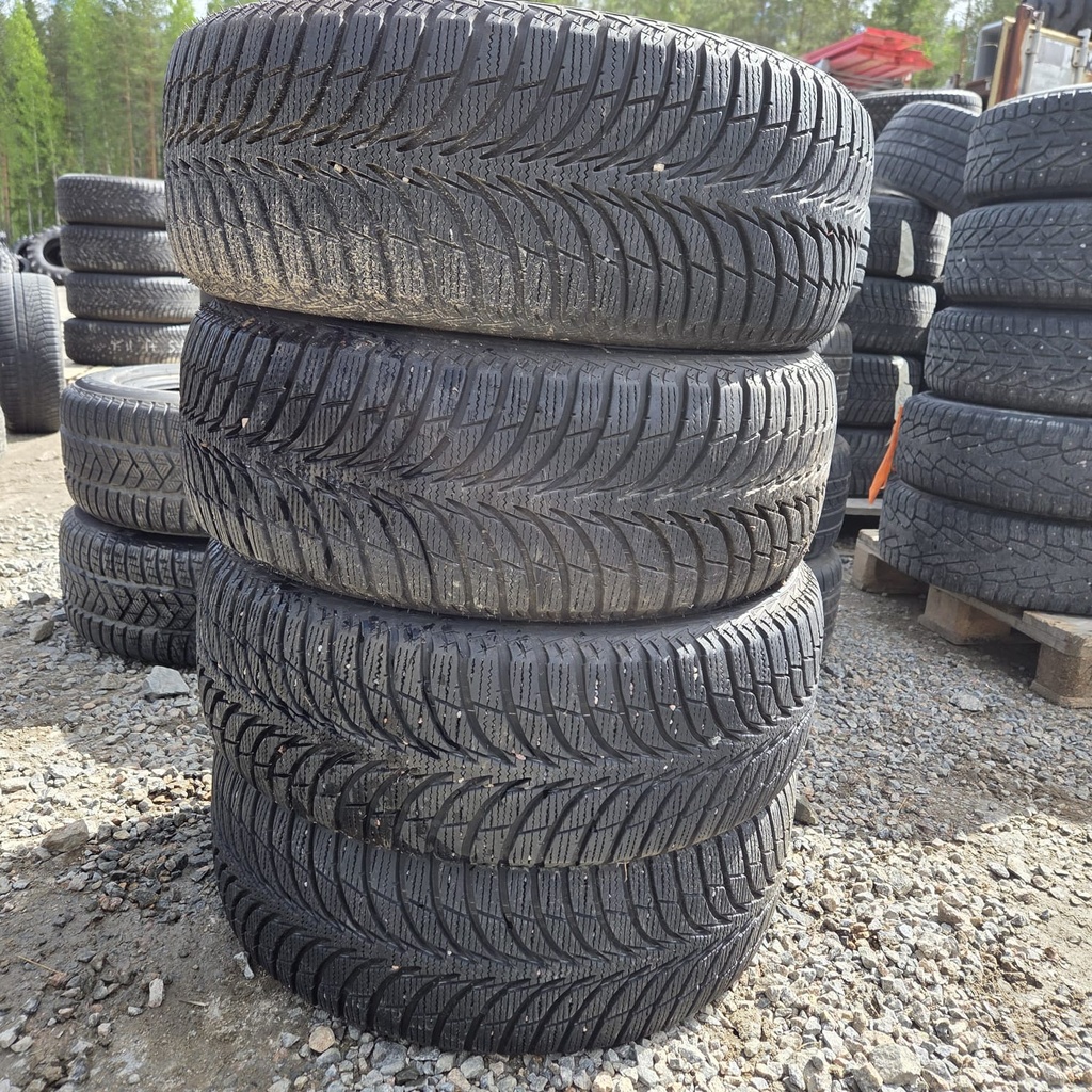 215/55R17 98T Sava Eskimo Ice Käytetty kitkarengas 8-9mm DOT-17