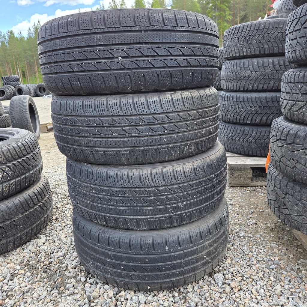 215/55R17 98V XL Tracmax Ice-Plus S210 Käytetty kitkarengas 5,5-7mm DOT-17