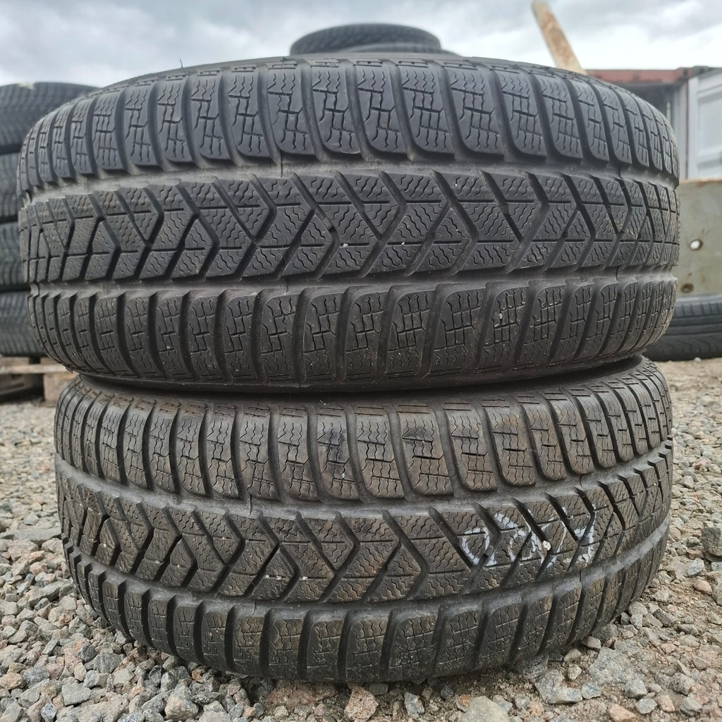 235/55R17 99H Pirelli Sottozero 3 Käytetty kitkarengas 6-6,5mm DOT-18