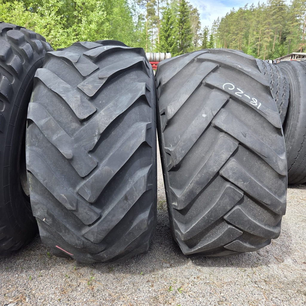 18-20 10PR Pneumant Käytetty työkoneen rengas 10-18mm (Vanhat, Toinen kulunut epätasaisesti, Sisärenkailla asennus)