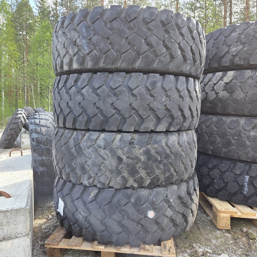 395/85R20  169J/166K 20PR Continental HCS Käytetty KA-rengas veto DOT-13 15mm 3kpl 22mm 1kpl