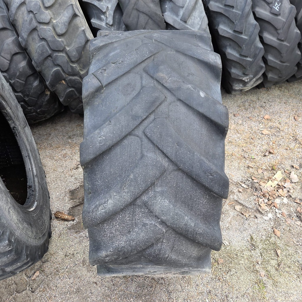 400/70-20 (16.0/70-20) 140B Dunlop T37 Käytetty työkoneen rengas DOT-01  7mm