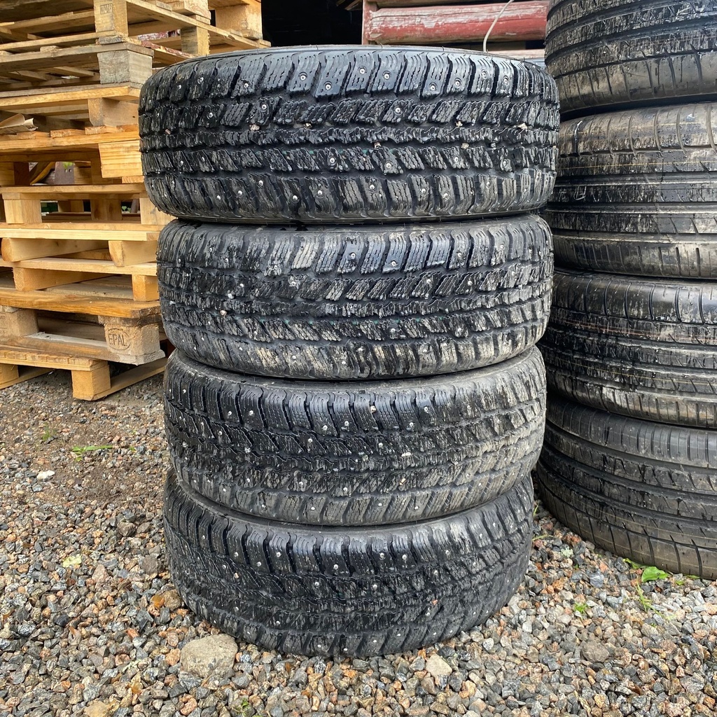215/60R16 95T Nexen Winguard 231 Käytetty nastarengas 9-10mm DOT-12