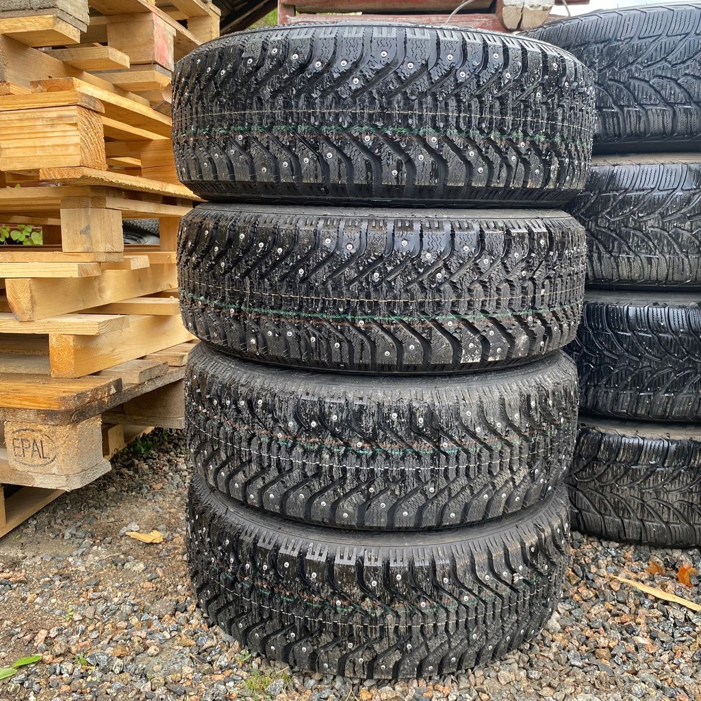 195/55R16 87T Goodyear Ultra Grip 500 Käytetty nastarengas Ajamaton DOT-05