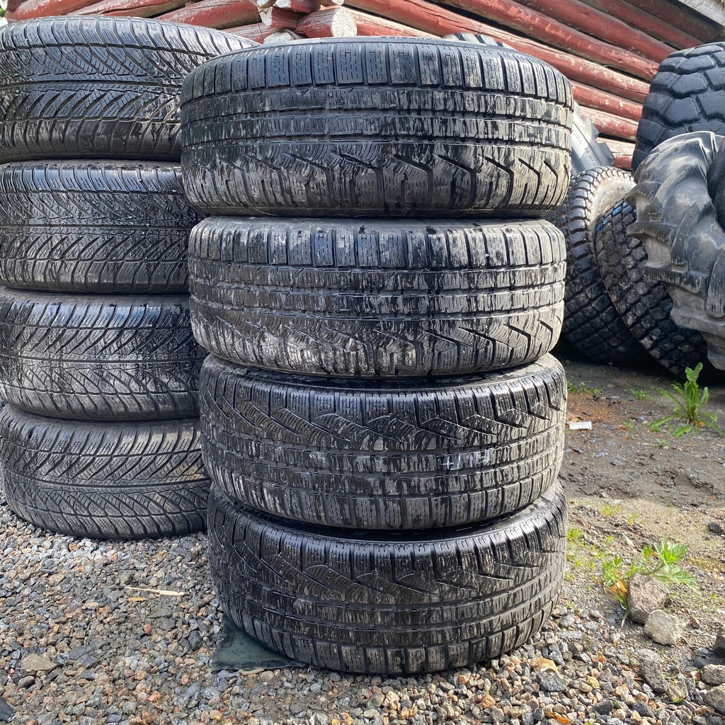 225/55R17 97H Pirelli SottoZero Käytetty kitkarengas 4,5-5,5mm DOT-15