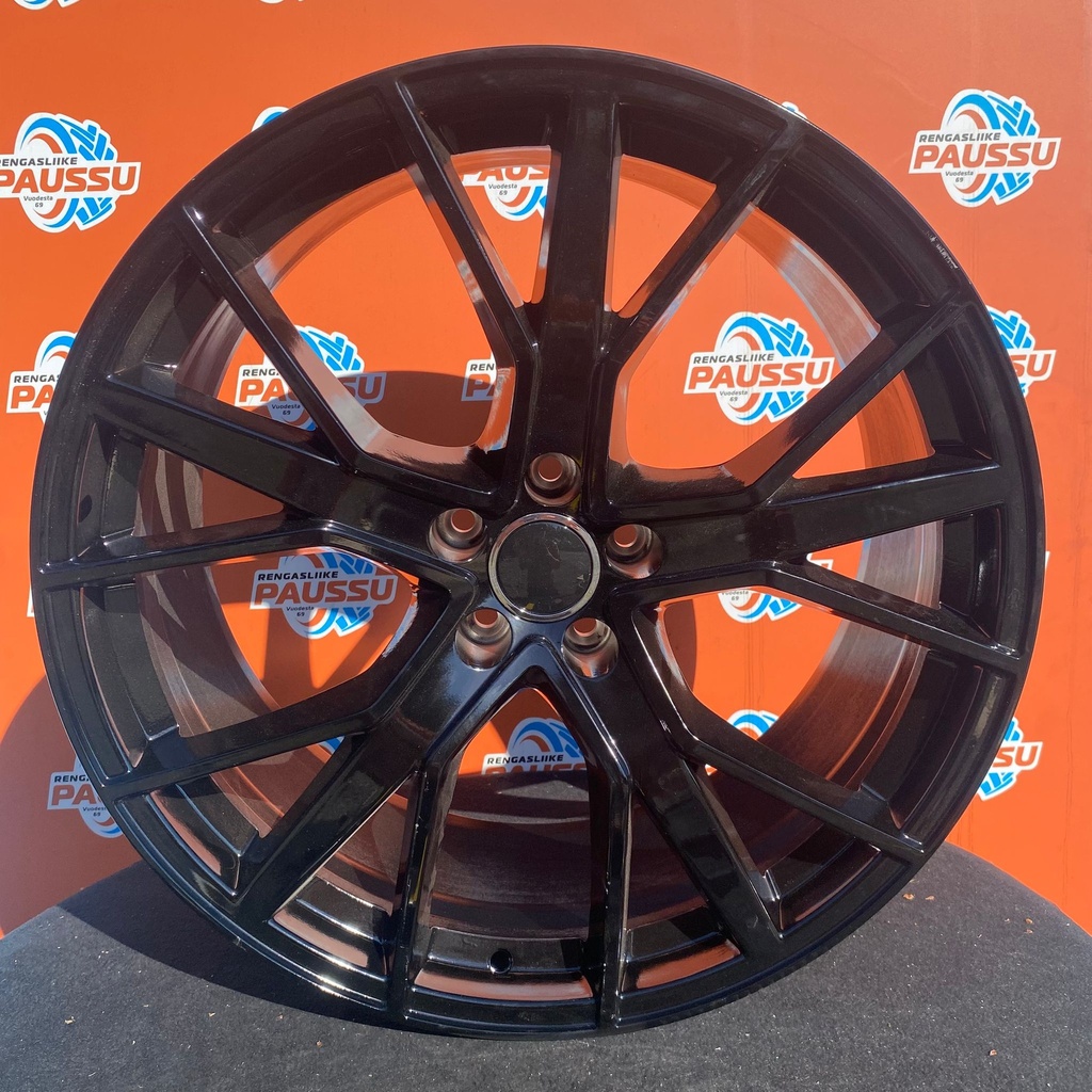 Uusi DELUXE PERFORMANCE 1332 vannesarja 5x112 ET30 KR66,6 9,5x21"