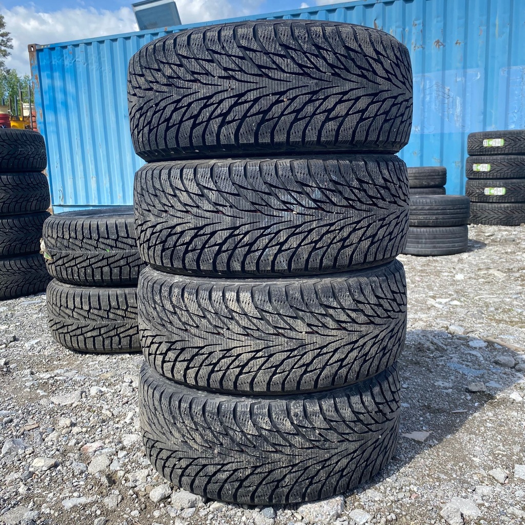 245/40R19 98R Nokian Hakkapeliitta R2 Käytetty kitkarengas 9mm DOT-17