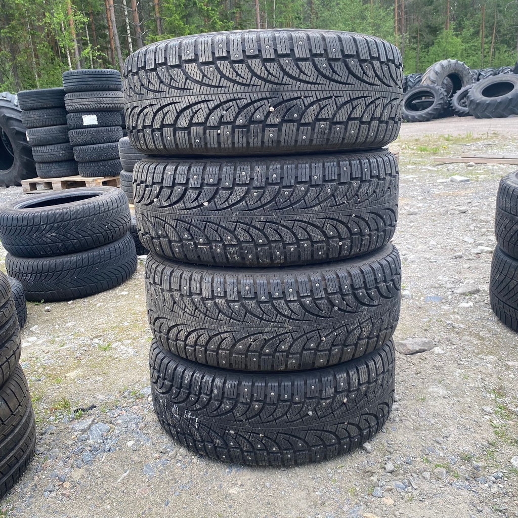 245/45R19 102T Pirelli Winter Carving Edge RunFlat Käytetty nastarengas 9,5mm DOT-14