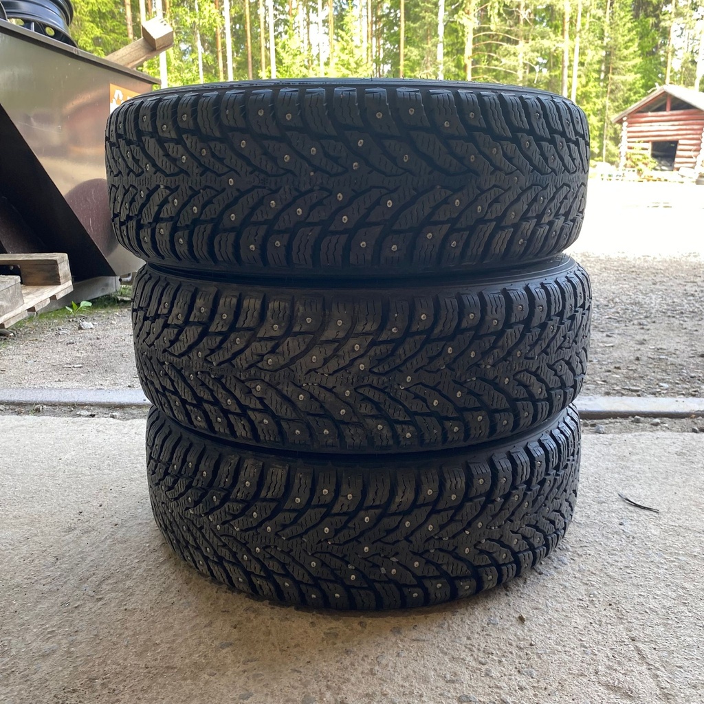 185/65R15 92T Nokian Hakkapeliitta 9 Käytetty nastarengas 7-8mm DOT-17