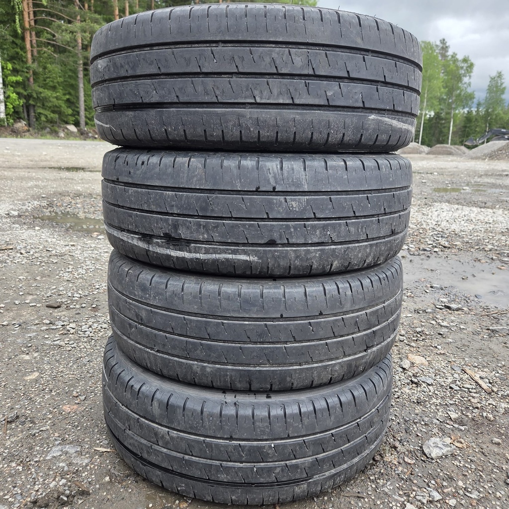 205/65R16C 107/105T Nokian Hakka Van Käytetty kesärengas 6-6,5mm DOT-21-23
