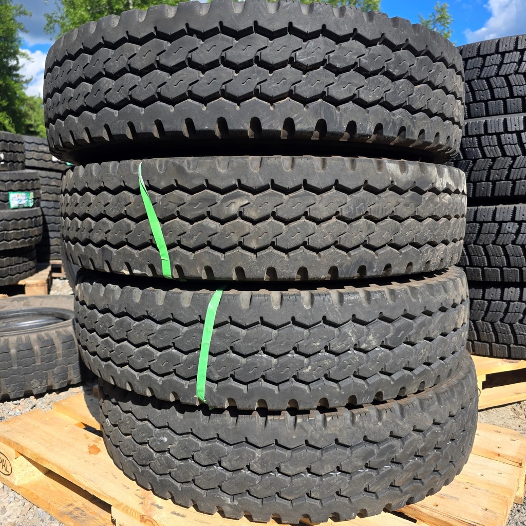 10R22.5 14pr BRIDGESTONE M840 Käytetty KA-rengas DOT-15 10mm (Veto/Trailer/Ohjaava, Kesä)