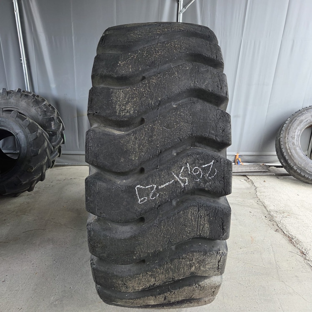 26.5-29 26pr Barum Chemlon Käytetty työkoneen rengas pinta: 27mm Halkasija:1780mm (Pisto korjattu pinnasta)