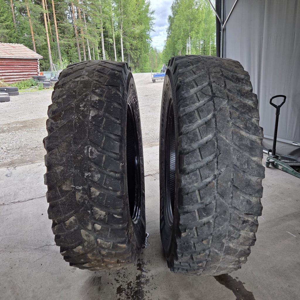 480/80R38 166A8/161D Nokian TRI 2 Käytetty palapintarengas DOT-06   5-15mm (Kuluneet Epätasaisesti)
