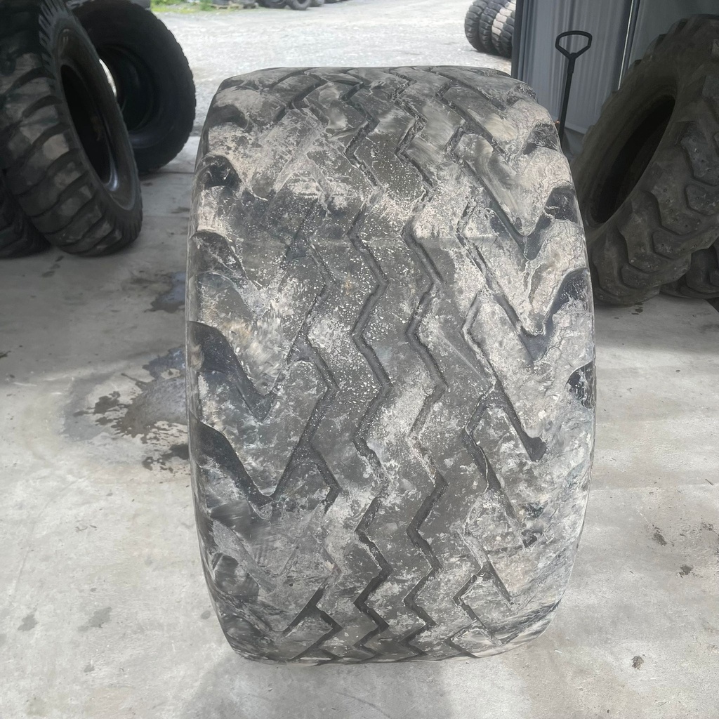 710/50R26.5 170D Vredestein Flotation Pro Käytetty rengas DOT-13 16mm (Asennus sisärenkaalla)