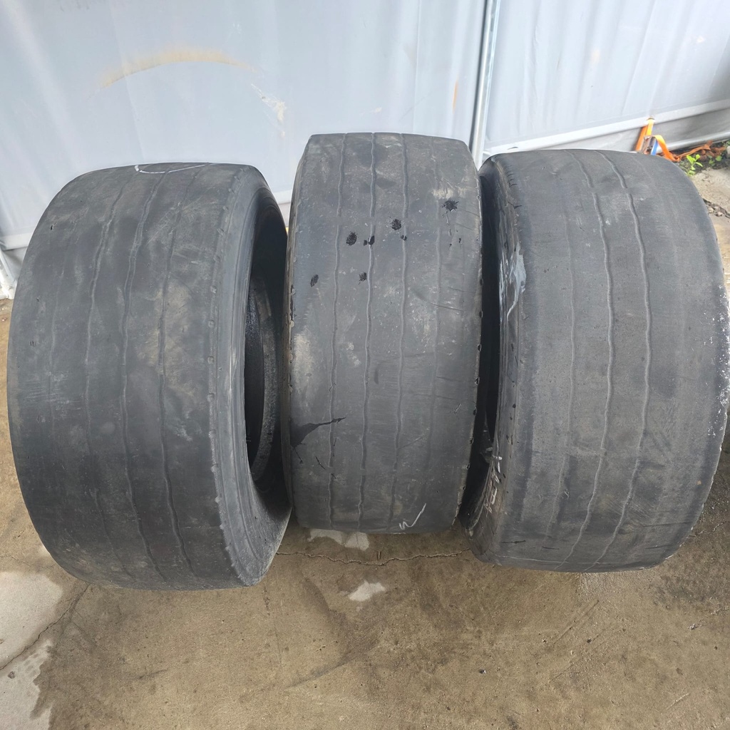 425/55R19.5 160J Dunlop SP241 Käytetty KA-rengas trailer DOT-17 (Sileä, Hyvä runko)