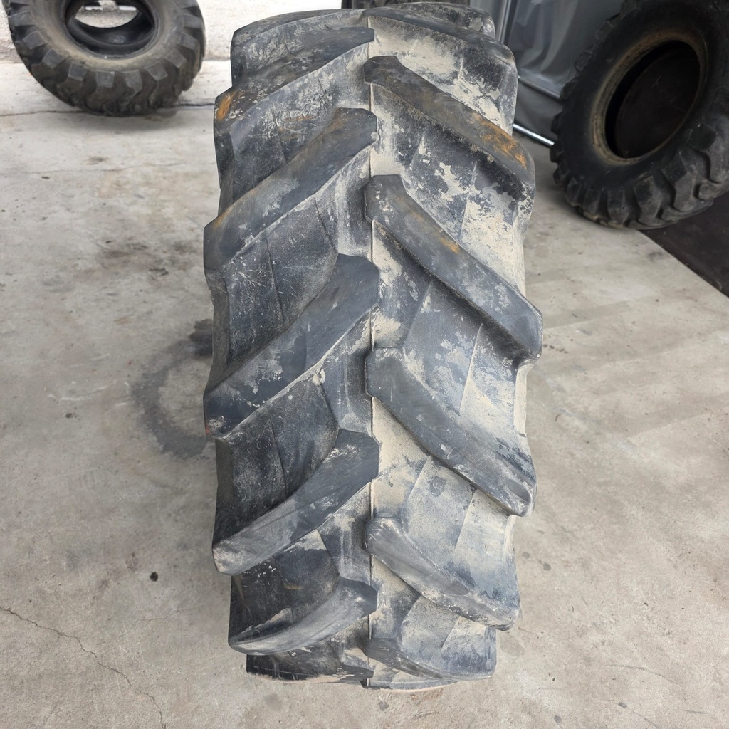 480/70R30 141A8/B Pirelli TM700  Käytetty rengas DOT-08 20mm (Asennus sisärenkaalla)