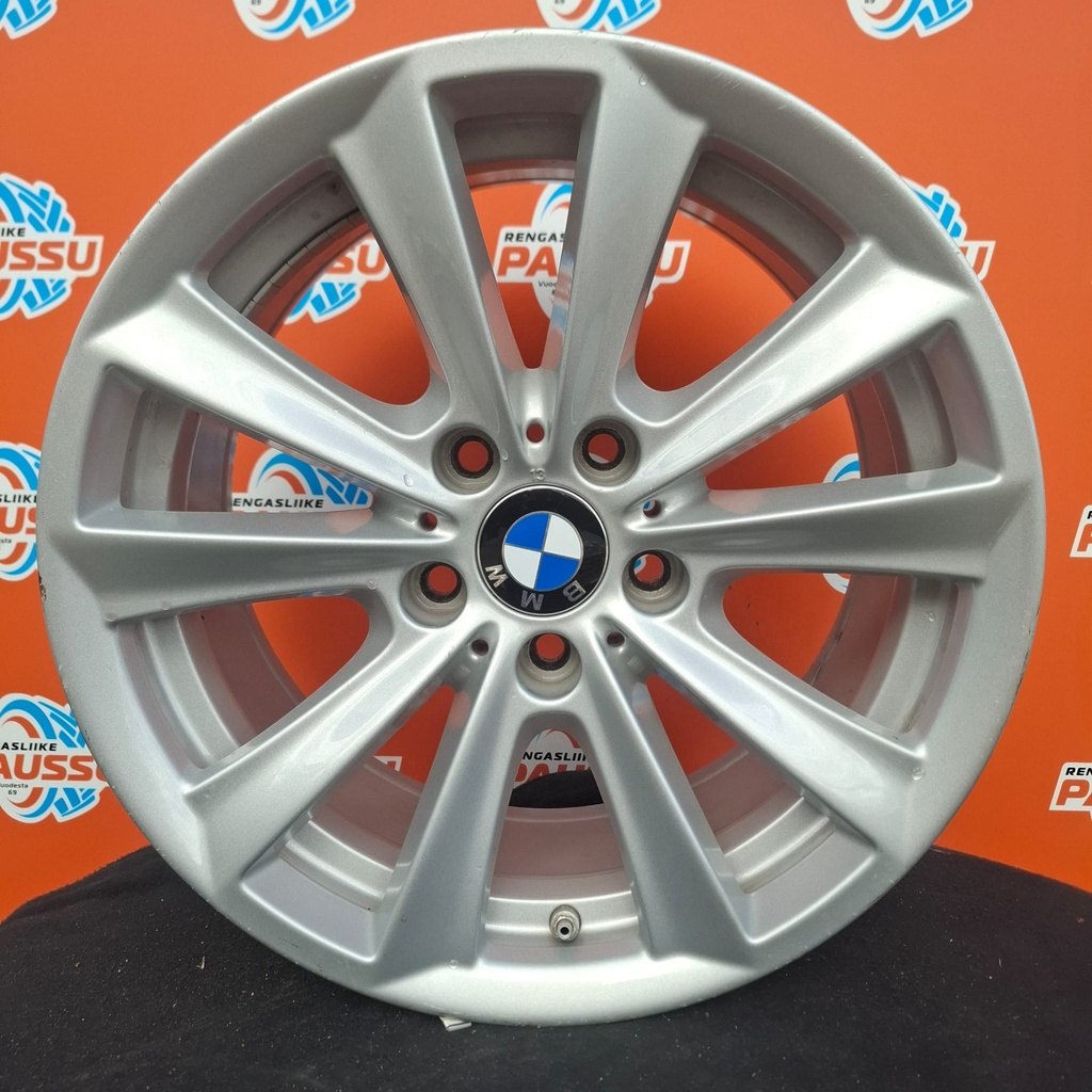 Käytetty BMW V-Spoke 236 vannesarja 5x120 ET30 KR72,6 8x17"