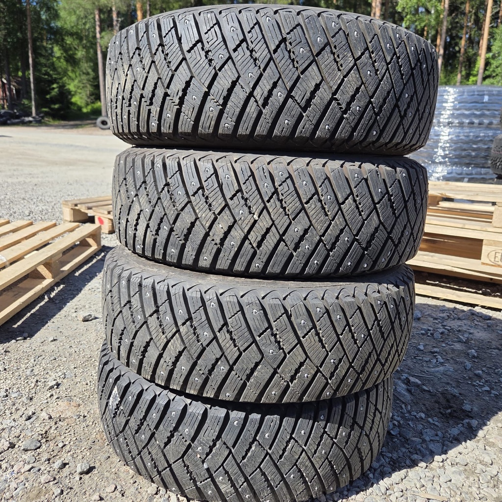 195/65R15 95T Goodyear Ultragrip Ice Arctic Käytetty nastarengas 9,5-10mm DOT-16