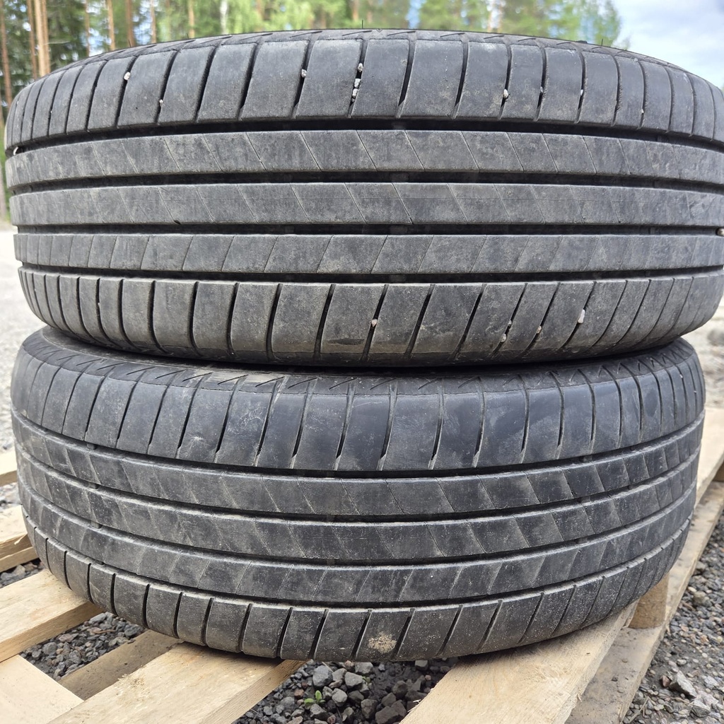 225/60R18 100H Firestone Roadhawk 2 Käytetty kesärengas 5-5,5mm DOT-25 (Toisessa laita kulumaa)