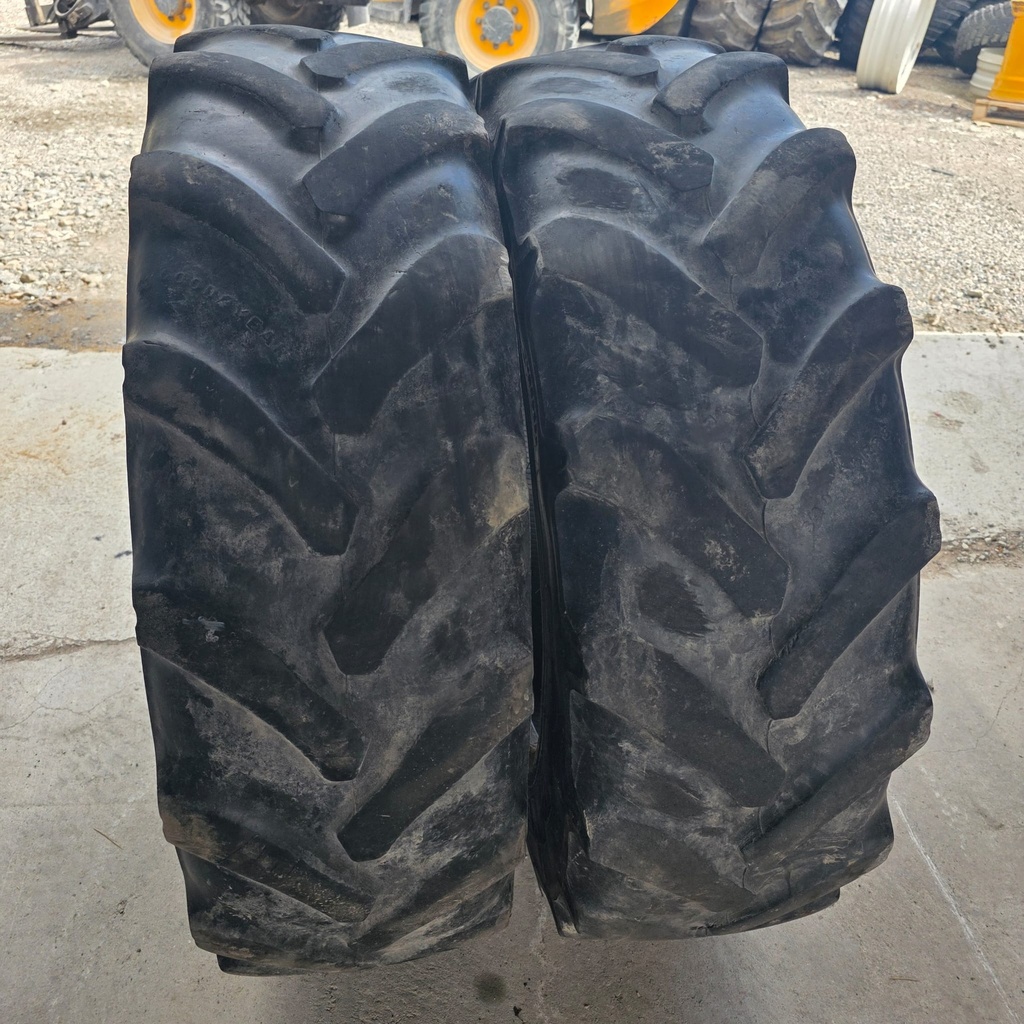 340/85R28 (13.6R28) 127A8/B GOODYEAR OPTITRAC DT806 Käytetty rengas DOT-11  10mm (Toinen hakku kuluneempi, Rungot ok)