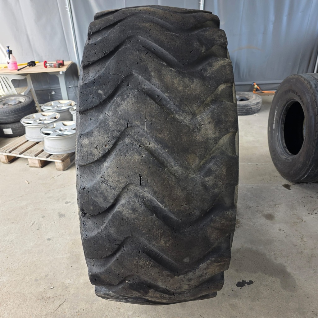 23.5R25 195A2 L3 MICHELIN XHA2 Käytetty työkoneen rengas 1510mm / 10mm (paikattu naulan pistoja)