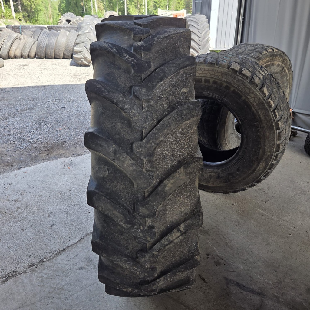 460/85R34 (18.4R34) 144A8 Belshina Käytetty rengas 18mm (Vanha, Asennus sisärenkaalla)